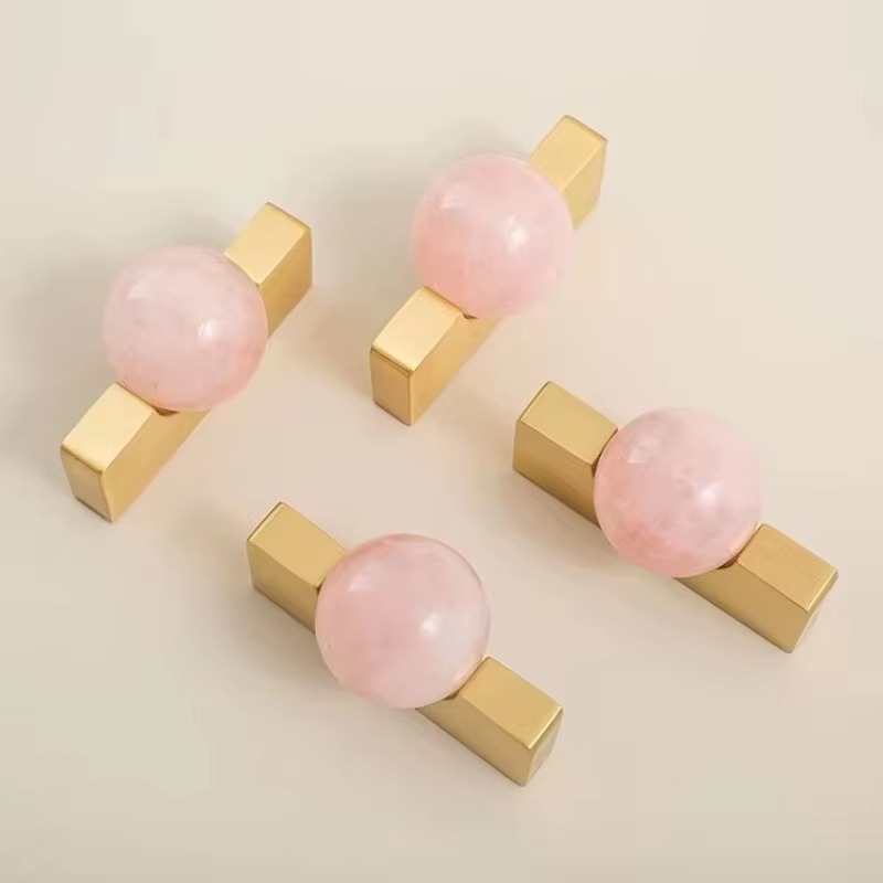 白いクリスタルボールと真鍮製の家具用取っ手。キッチンキャビネ - Furniture Hardware Drop Pulls のレビューと価格