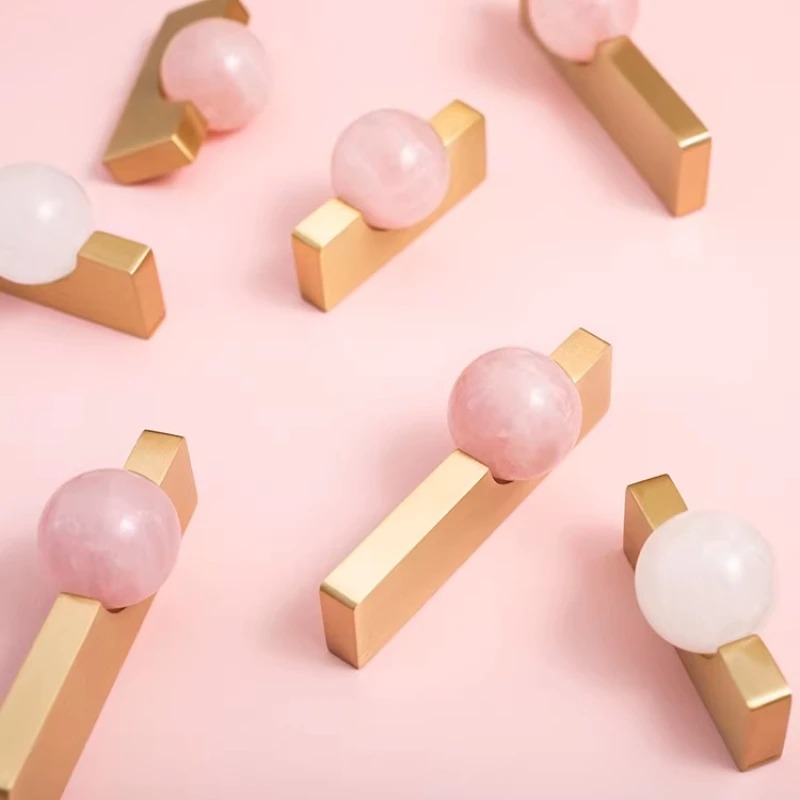 白いクリスタルボールと真鍮製の家具用取っ手、キャビネットや引 - Furniture Hardware Drop Pulls のレビューと価格