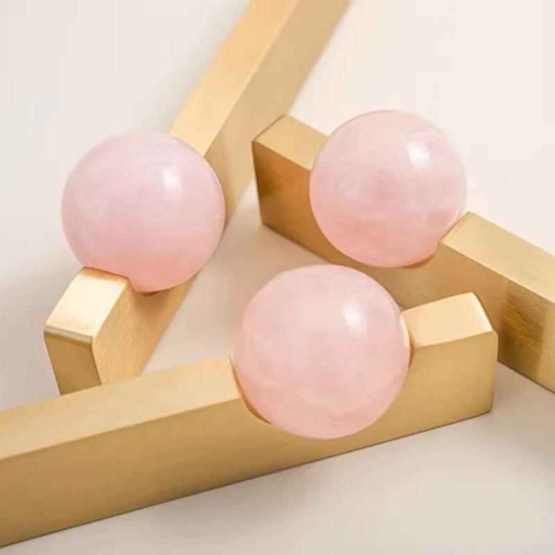 白いクリスタルボールと真鍮製の家具用取っ手、キャビネットや引 - Furniture Hardware Drop Pulls のレビューと価格